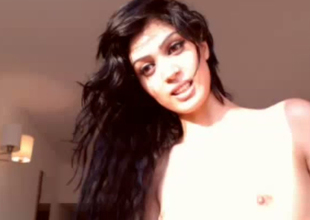 Breath-taking Indian babe is posing of camera naked